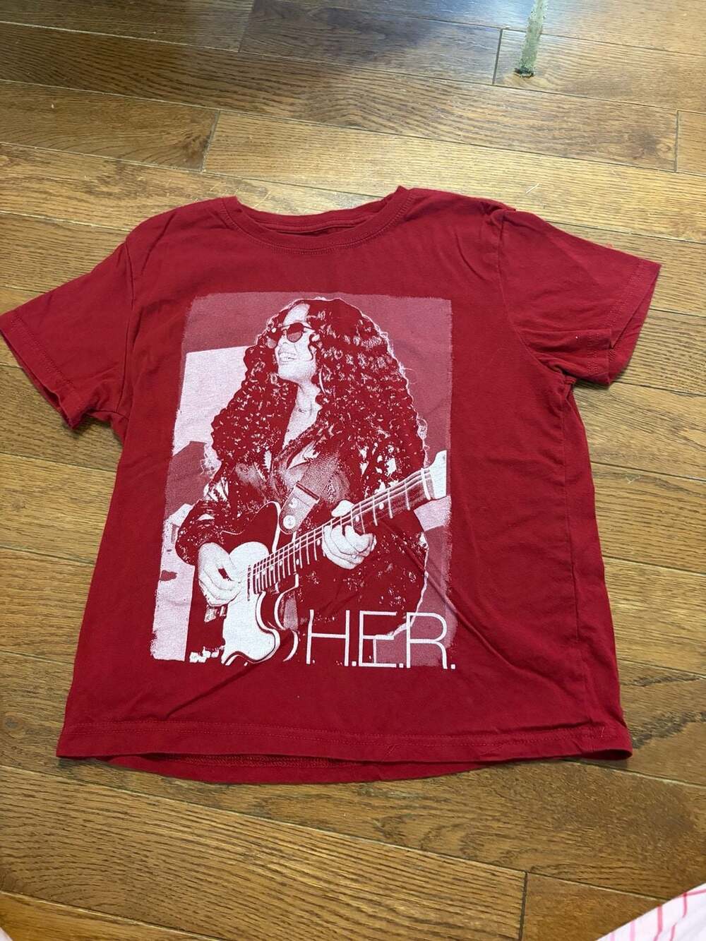 Ceremony of Roses H.E.R. Graphic T-Shirt Size M Red Guitar Music Tee